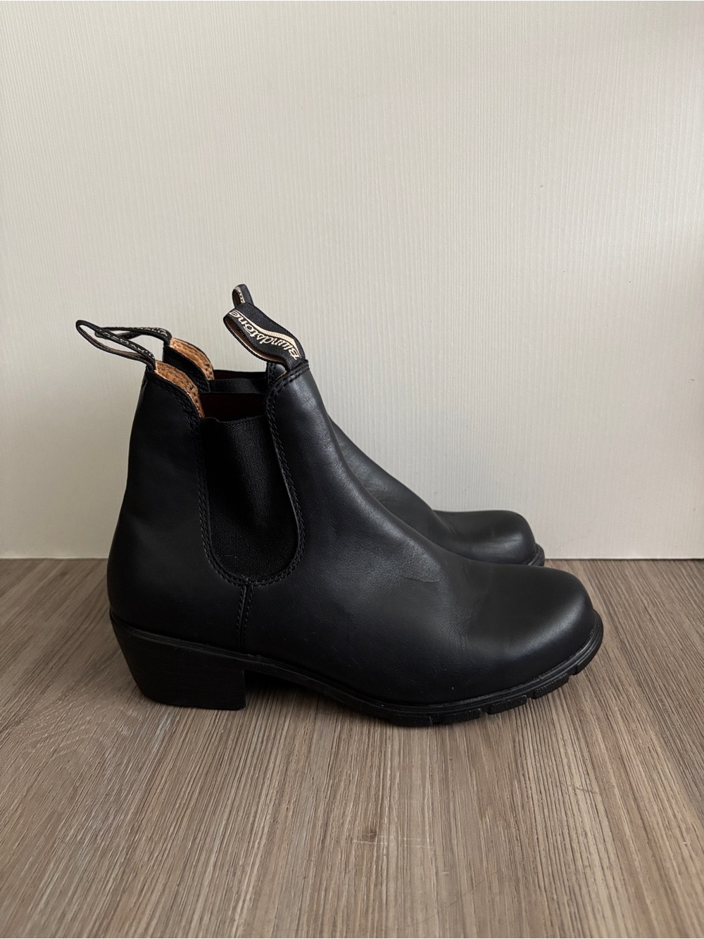 Blundstone Chelsea Boots Womens 9.5 US 6.5UK Black Leather 1671 Heeled Pull On